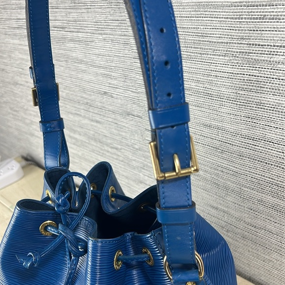 Louis Vuitton Petit Noe Blue Epi M44105 - Picture 9 of 16